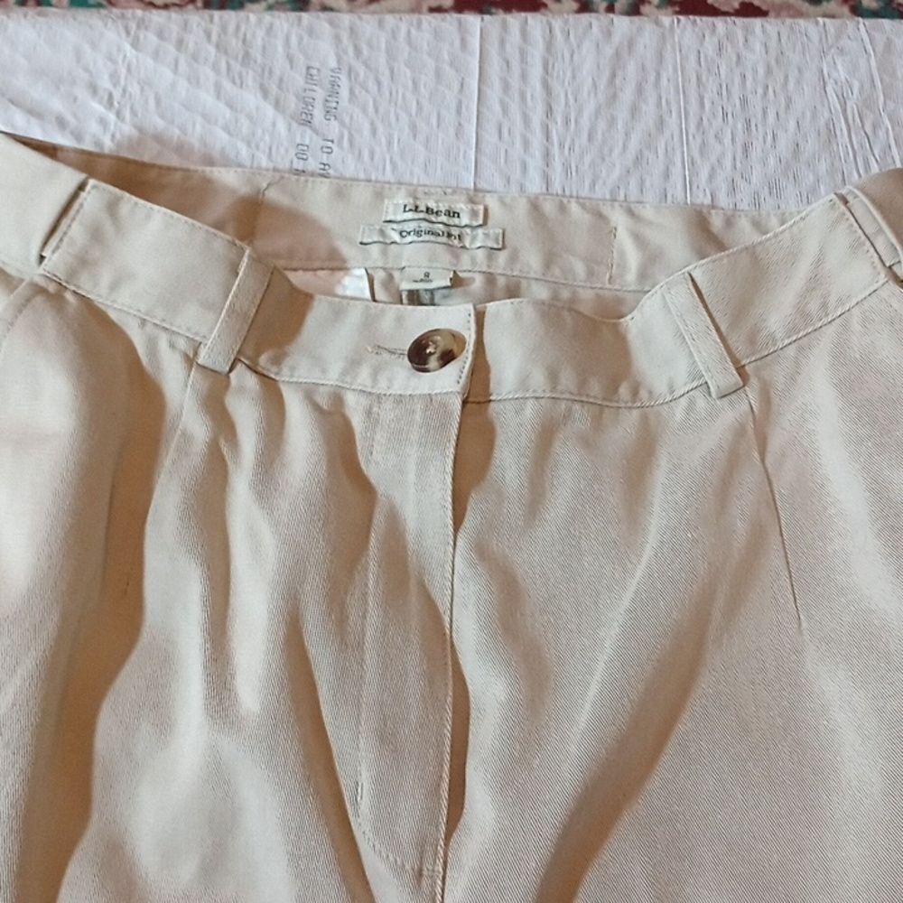 L.L.Bean Women’s Size 8 Beige Khaki Pleated Front Shorts (Sho018)